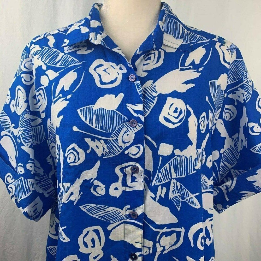 Vintage Lady Shapely Tunic Blouse 38 18W Blue White Abstract Button Front Cuffs